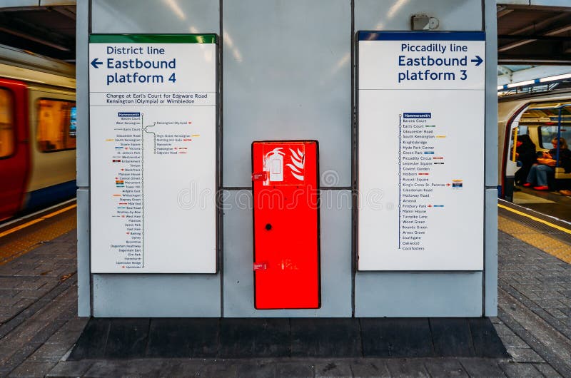 London Tube line route map for Eastbound District and Piccadilly Lines from Hammersmith station. Trains waiting at both