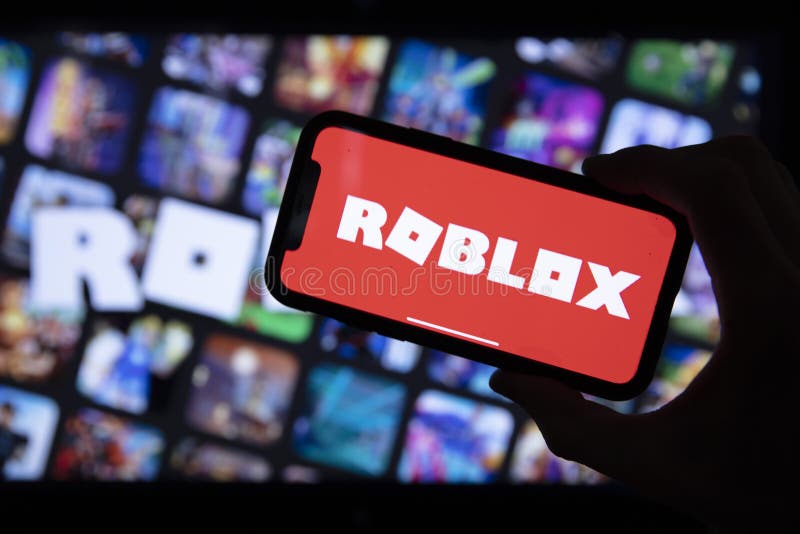 Foto Jogo Roblox na Tela do Smartphone Com Gráficos da Bolsa de Valores  Subindo [download] - Designi