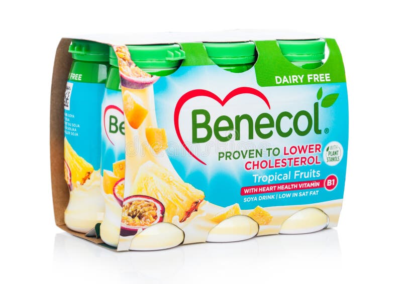 LONDON UK - OKTOBER 20, 2018: Packe av drink för Benecol lägre kolesterolyoghurt med tropiska frukter på vit bakgrund Produkt av fotografering för bildbyråer LONDON UK - OKTOBER 20, 2018: Packe av drink för Benecol lägre kolesterolyoghurt med tropiska frukter på vit bakgrund Produkt av fotografering för bildbyråer