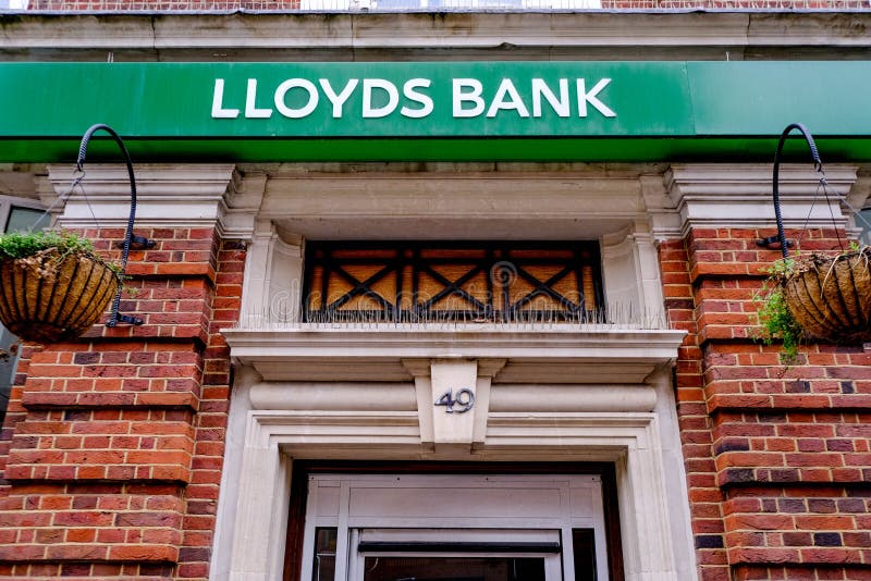 Lloyd Banks. Lloyds Bank High Street. Street в банке. Lloyds Bank Baker Street.