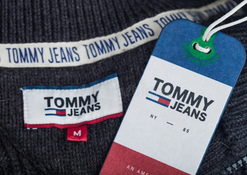 tommy jeans label