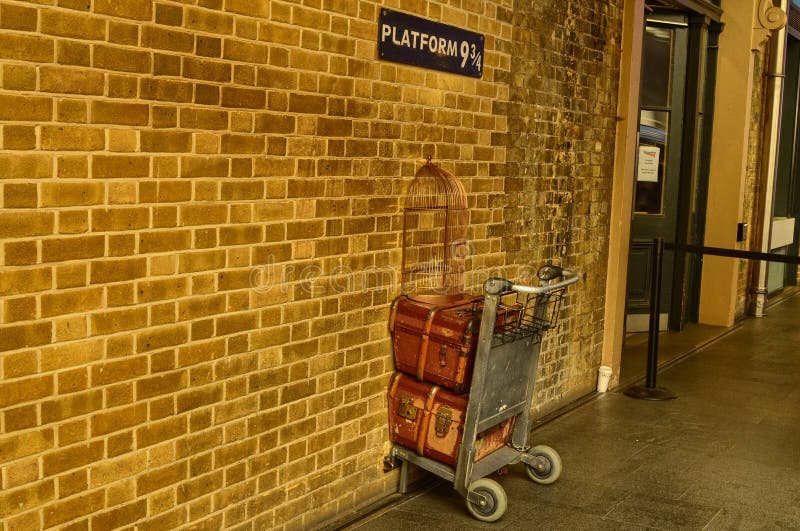 Harry Potter King's Cross Station Platform 9-3/4 Watercolor II