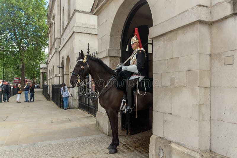 LONDRA, INGHILTERRA - 16 GIUGNO 2016: Parata delle guardie di cavallo, Londra, Inghilterra, Gran Bretagna immagine stock LONDRA, INGHILTERRA - 16 GIUGNO 2016: Parata delle guardie di cavallo, Londra, Inghilterra, Gran Bretagna immagine stock