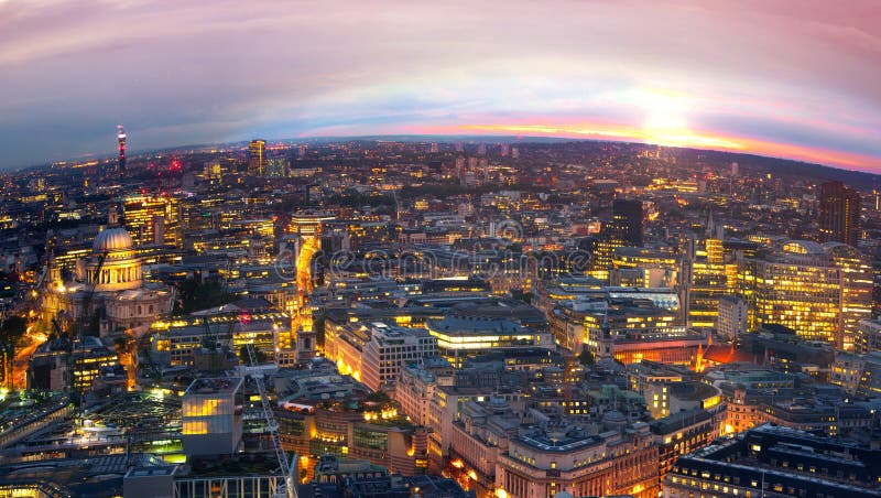 Londres En La Puesta Del Sol Fondo De La Ciudad La Noche Enciende Al