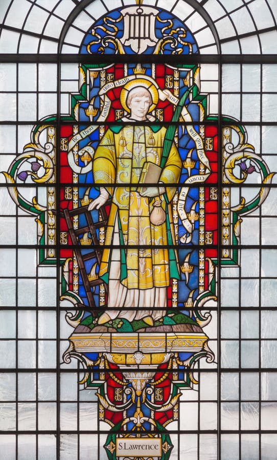 LONDRES, GRANDE-BRETAGNE - 14 SEPTEMBRE 2017 : St Lawrence sur le verre souillé dans St Lawrence Jewry d'église photo libre de droits LONDRES, GRANDE-BRETAGNE - 14 SEPTEMBRE 2017 : St Lawrence sur le verre souillé dans St Lawrence Jewry d'église photo libre de droits