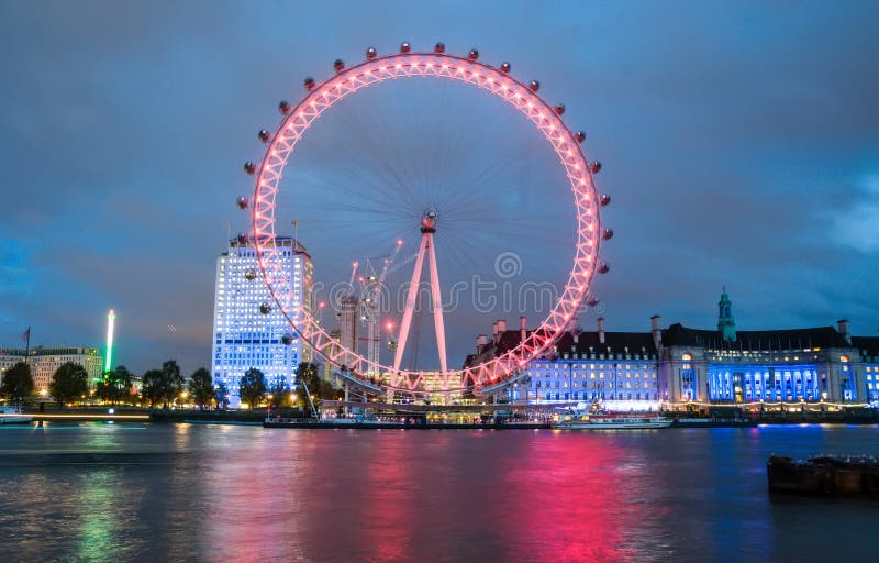 Londres, Inglaterra Vista Da Cidade De Londres No Por Do Sol Com Olho