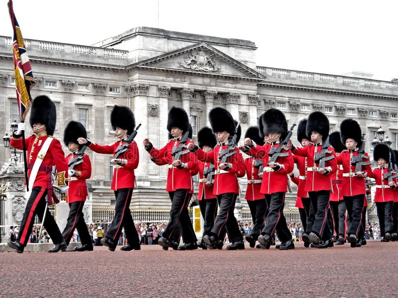 Londres o protetor no Buckingham Palace imagem de stock royalty free Londres o protetor no Buckingham Palace imagem de stock royalty free