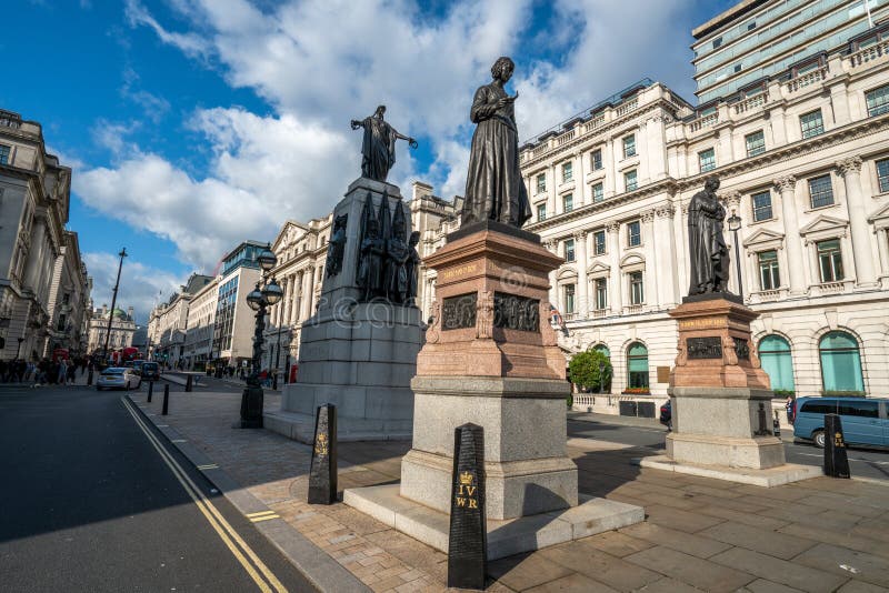 Londres - outubro de 2019: Estátua de Florence Nightingale, Sidney Herbert, Guarda Memorial da Guerra da Crimeia fotos de stock Londres - outubro de 2019: Estátua de Florence Nightingale, Sidney Herbert, Guarda Memorial da Guerra da Crimeia fotos de stock