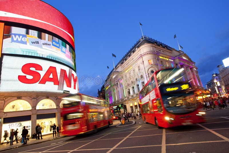Londres, Piccadilly Circus by Night foto de stock