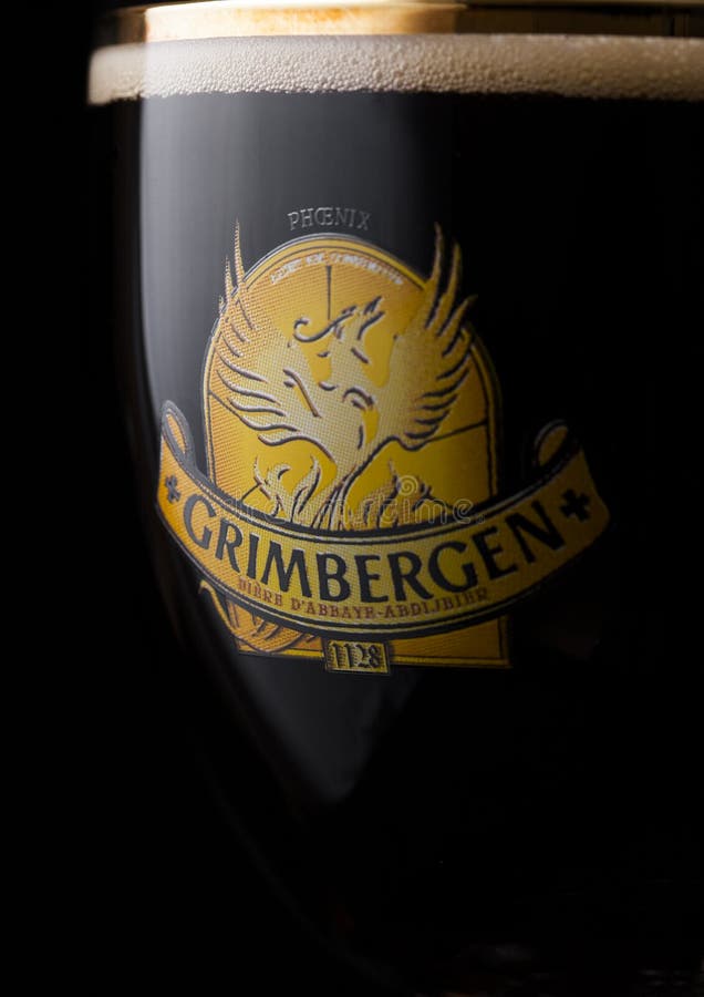 Verre De Bière Grimbergen Servi à La Taverne De Maitre Kanter