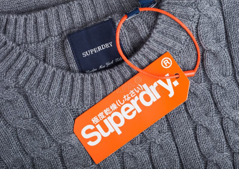 Loja Outlet Da Roupa De Forma De Superdry No Shopping Do Ponto De