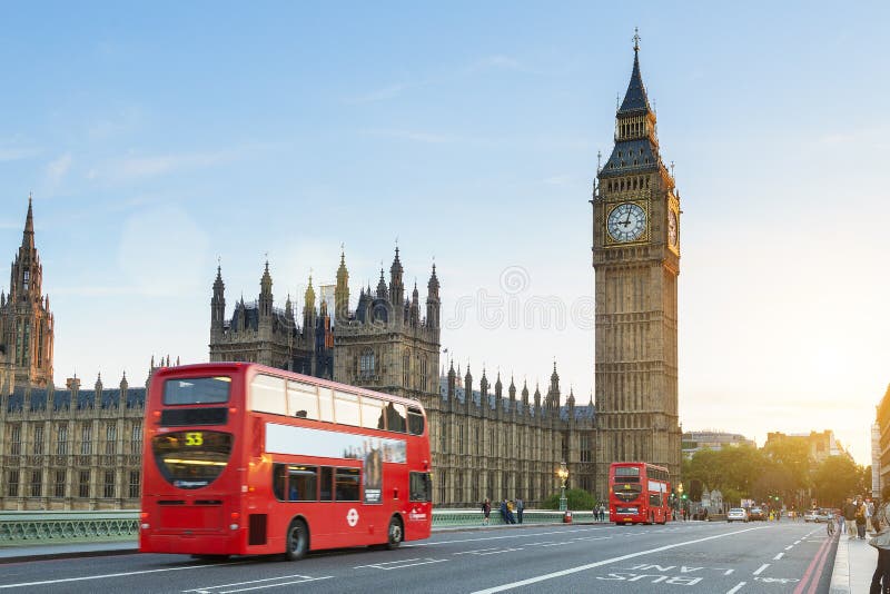 Londres, tráfego na Westminster Bridge foto de stock royalty free