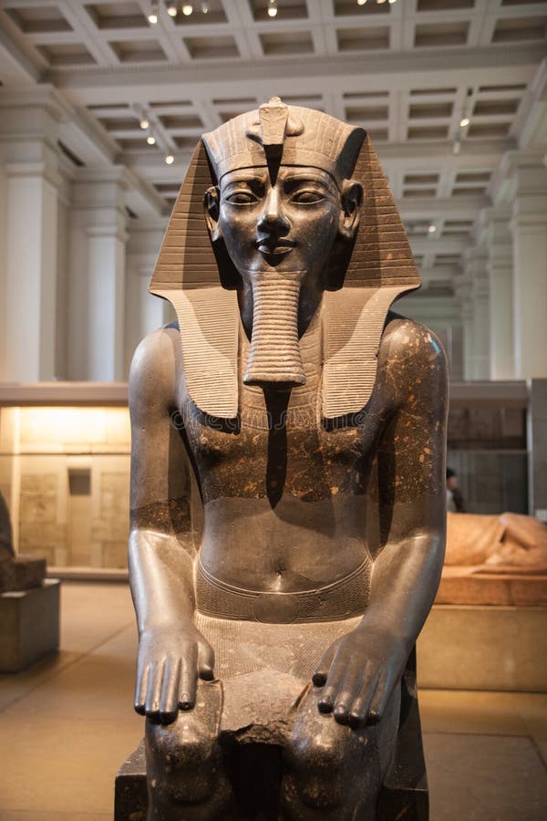 Londyn Brytyjskiego muzeum rzeźby Egipska sala, Pharaoh Rameses zdjęcie stock