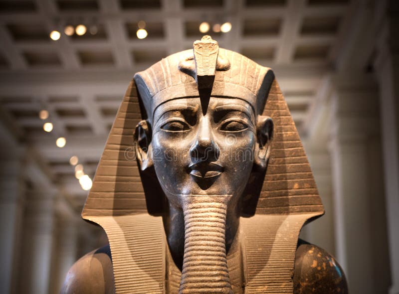 Londyn Brytyjskiego muzeum rzeźby Egipska sala, Pharaoh Rameses zdjęcie royalty free