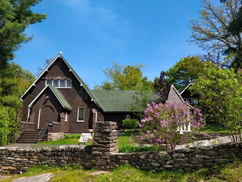 The lone cottage editorial photo. Image of bala, ontario 136242596
