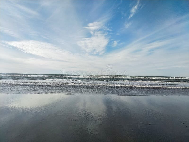 Long Beach WA waves stock image. Image of washington 138472347