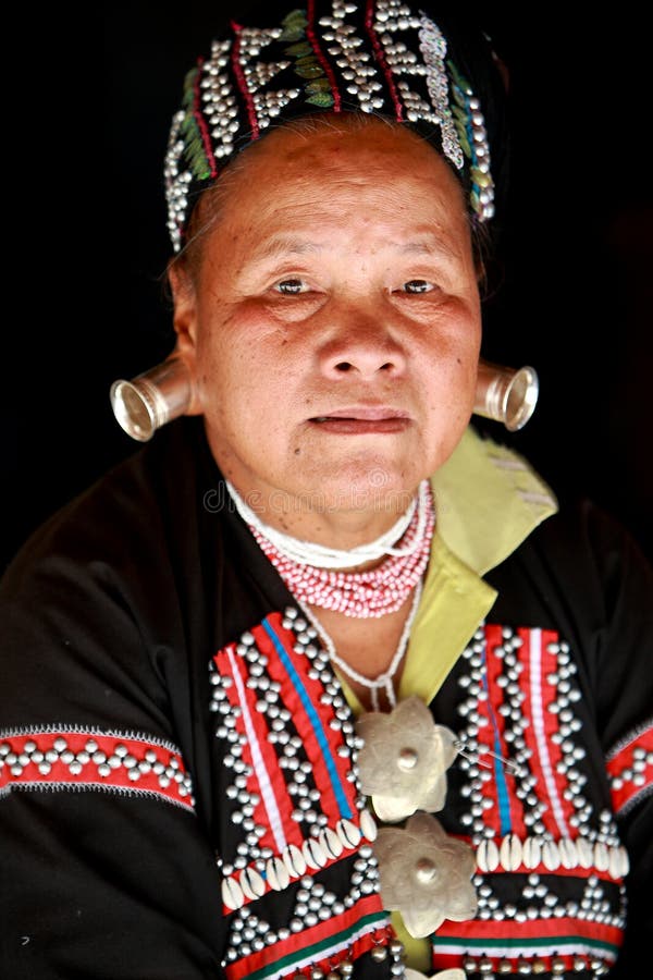 Long Neck Tribe in Thailand Editorial Stock Photo - Image of scenic ...