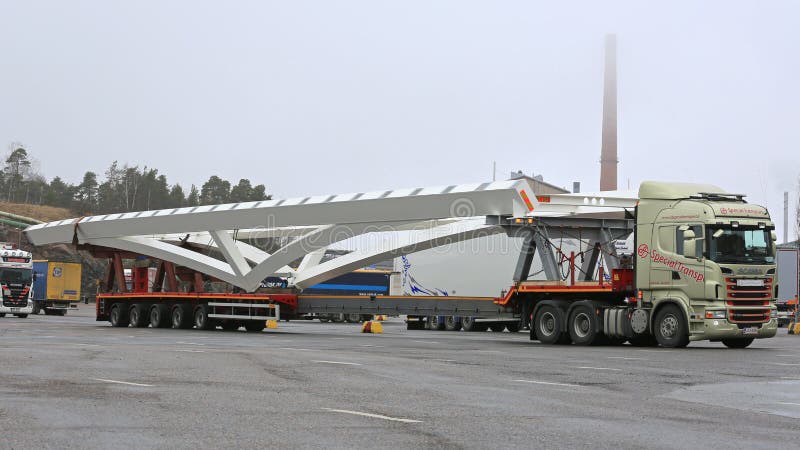 Long transport de Scania R620 image stock Long transport de Scania R620 image stock
