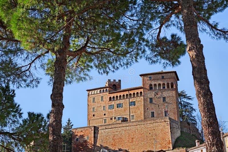 Longiano, Forlì-Cesena, Αιμιλία-Ρωμανία, Ιταλία: το μεσαιωνικό Mala στοκ φωτογραφία με δικαίωμα ελεύθερης χρήσης Longiano, Forlì-Cesena, Αιμιλία-Ρωμανία, Ιταλία: το μεσαιωνικό Mala στοκ φωτογραφία με δικαίωμα ελεύθερης χρήσης