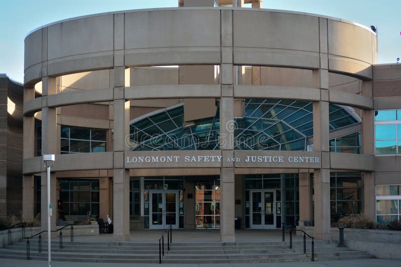 Longmont, Colorado-Sicherheit und Gerechtigkeit Center Law Enforcement Bui lizenzfreies stockbild Longmont, Colorado-Sicherheit und Gerechtigkeit Center Law Enforcement Bui lizenzfreies stockbild
