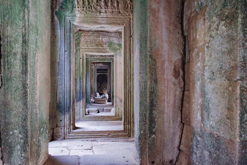 Longs couloirs de temple de Prasat Bayon au Cambodge photo stock Longs couloirs de temple de Prasat Bayon au Cambodge photo stock