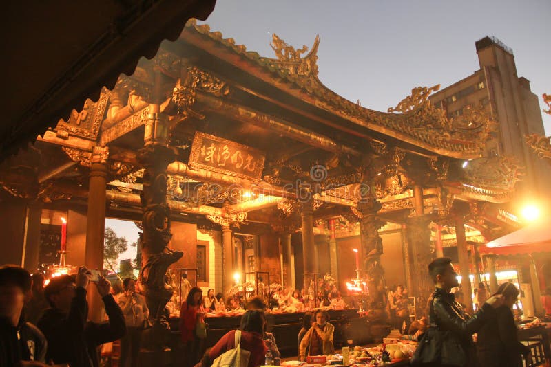 Longshan Temple в Тайбэе, Тайване 2017 стоковое фото rf Longshan Temple в Тайбэе, Тайване 2017 стоковое фото rf