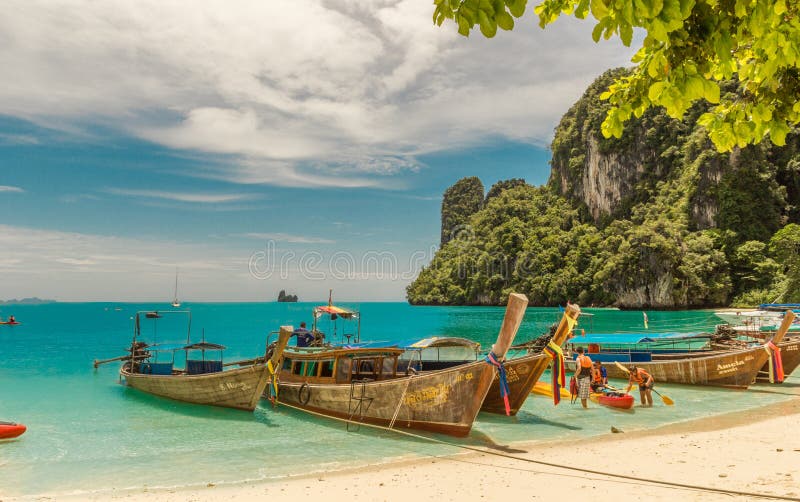 Longtail i Krabi royaltyfri bild Longtail i Krabi royaltyfri bild