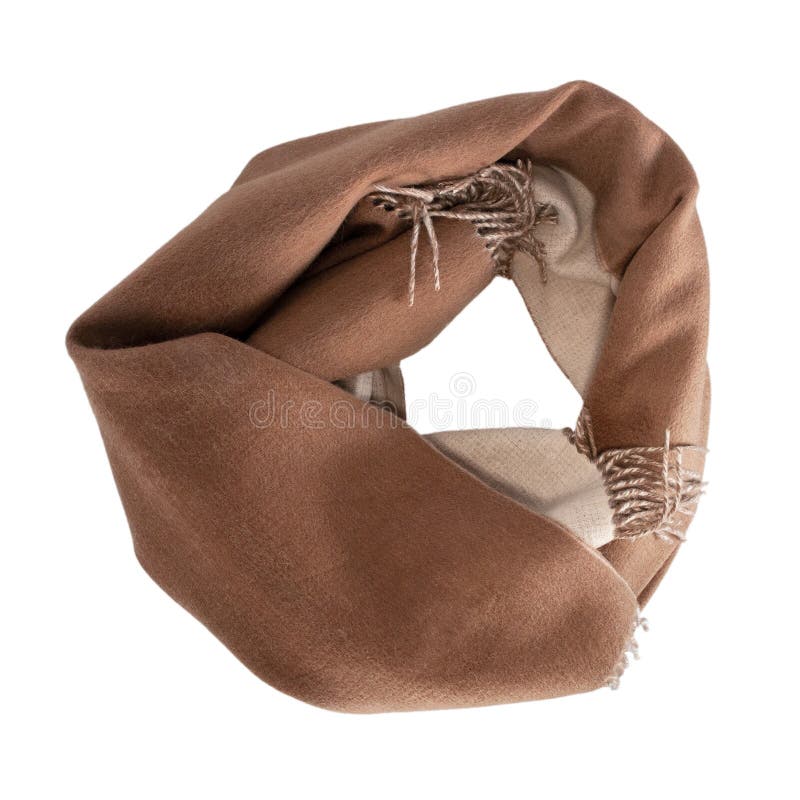 Longue écharpe aux couleurs beige clair et marron enroulé en cercle images stock