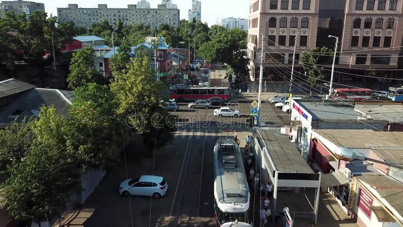 Longueur aérienne abstraite de bourdon des dessus de toit et des rues au centre de la ville de Krasnodar, Russie