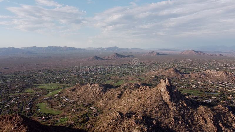 Longueur aérienne de la région du nord de scottsdale de l'Arizona banque de vidéos