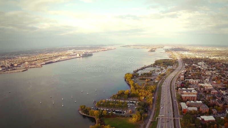 Longueur aérienne de ville de Montréal et de Longueuil, Québec, Canada banque de vidéos