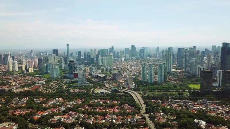 Longueur aérienne du paysage urbain de Jakarta à la journée banque de vidéos