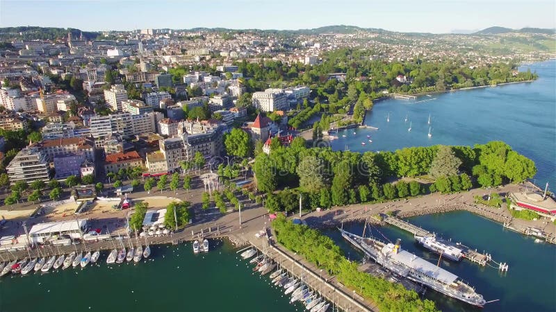 Longueur 4K aérienne d'Ouchy dans la ville de Lausanne en Suisse - UHD banque de vidéos