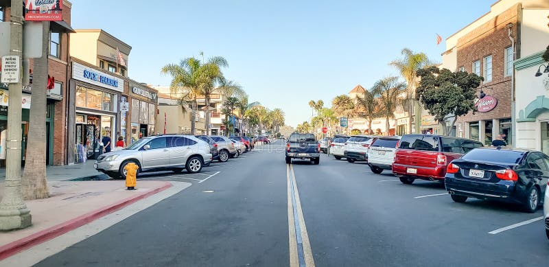 Main St HB editorial stock photo. Image of crowds, retail - 161011918