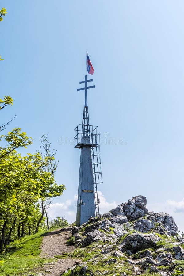 Rozhľadňa vo Vápennej - vrch Rostun, Malé Karpaty, Slovensko