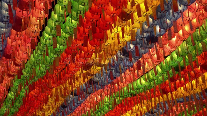 Loopable Cinemagraph de linternas coloridas en templo budista almacen de video