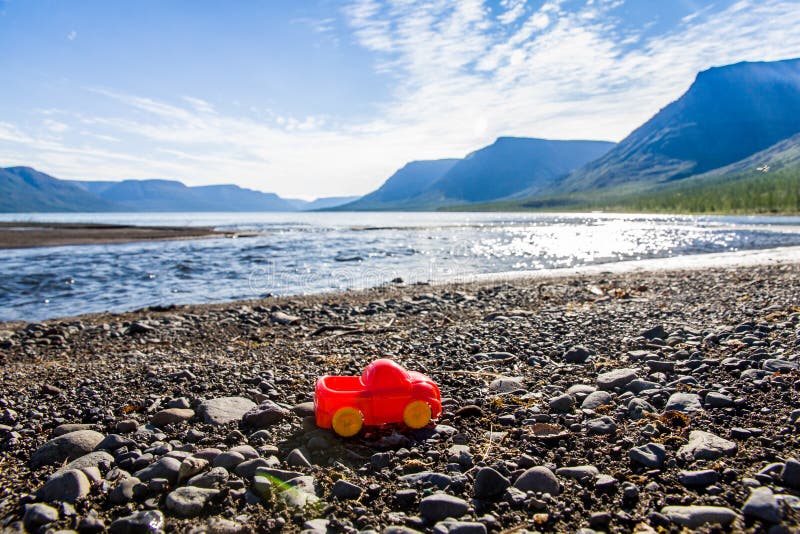 Lopp av den lilla röda bilen arkivbilder Lopp av den lilla röda bilen arkivbilder