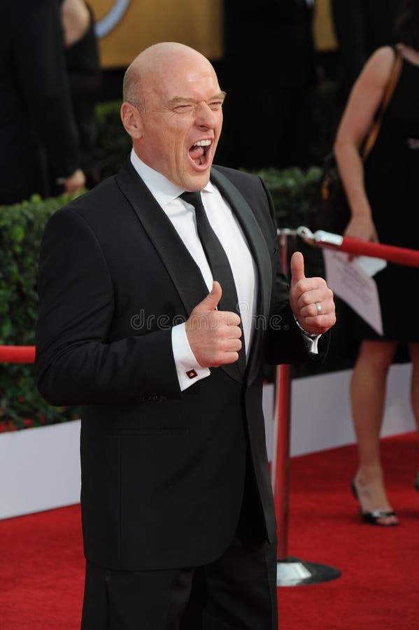 Dean norris full length hi-res stock photography and images - Alamy