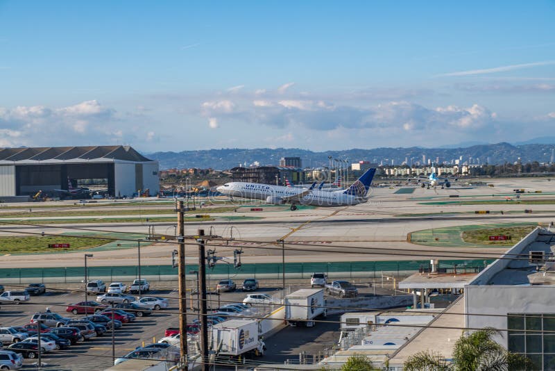 A United Airlines Jet Takes Off at Los Angeles International Airport ...