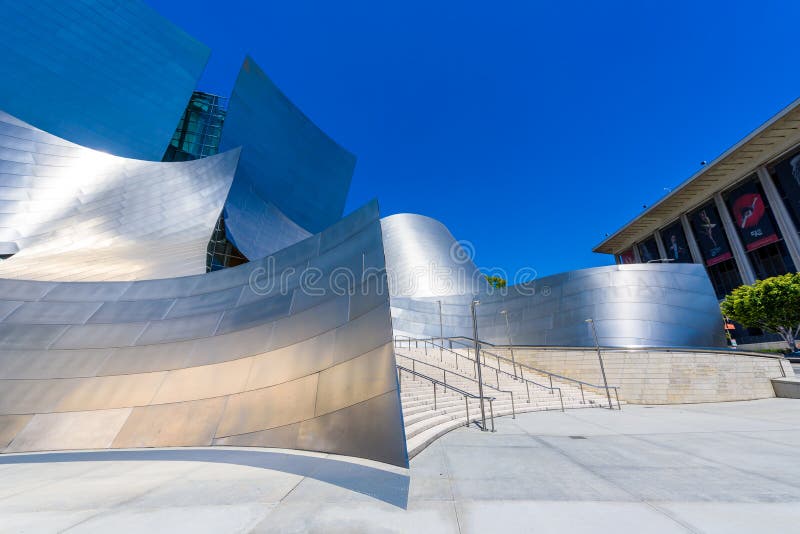 LOS ANGELES, Californi?, de V.S. - 13 Juni, 2017: Walt Disney Concert Hall in Los Angeles van de binnenstad ontwierp door Frank G royalty-vrije stock foto's LOS ANGELES, Californi?, de V.S. - 13 Juni, 2017: Walt Disney Concert Hall in Los Angeles van de binnenstad ontwierp door Frank G royalty-vrije stock foto's