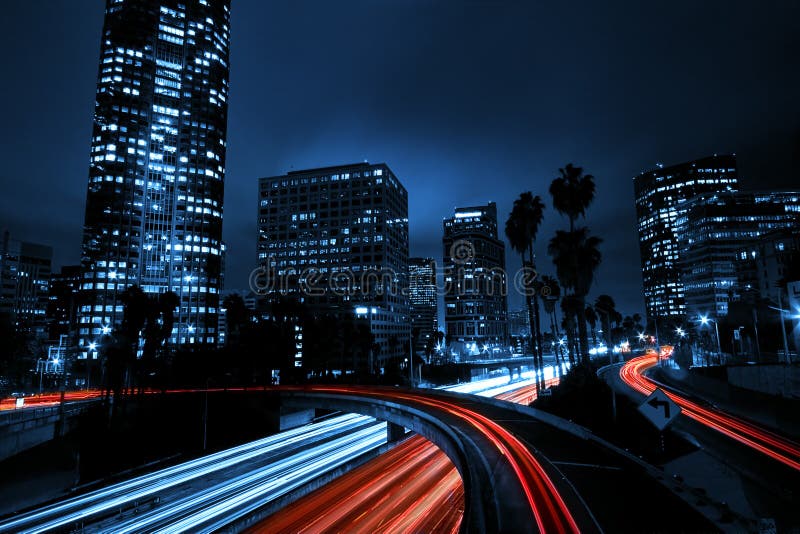 Carretera operación por la noche.