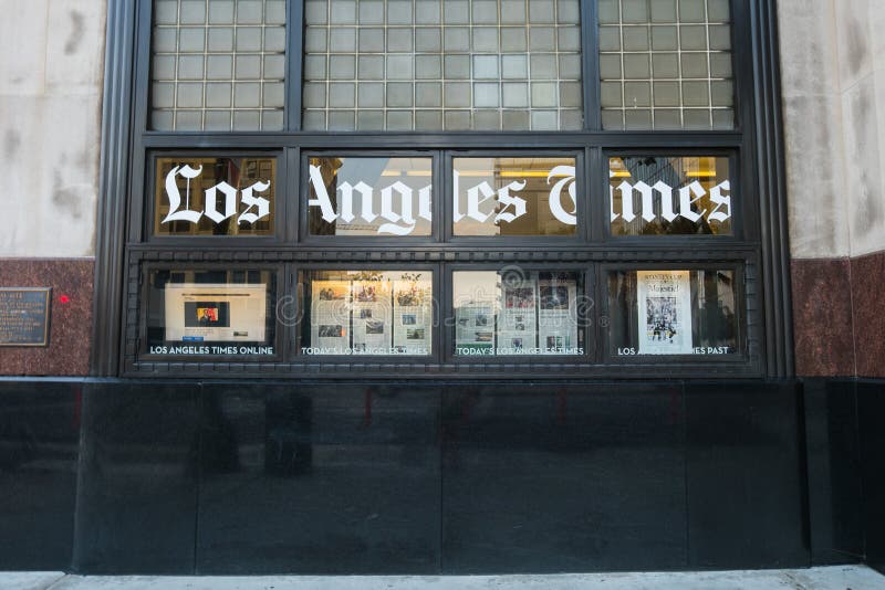 Los Angeles, EUA - 8 de agosto de 2016: A construção de Los Angeles Times, situada no ?a e em ruas da mola em Los Angeles do cent fotografia de stock royalty free Los Angeles, EUA - 8 de agosto de 2016: A construção de Los Angeles Times, situada no ?a e em ruas da mola em Los Angeles do cent fotografia de stock royalty free