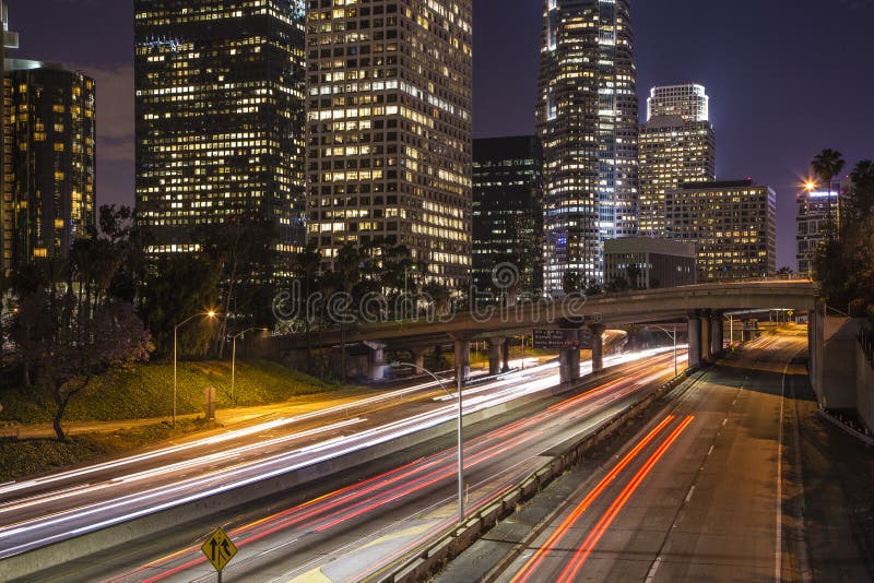 Los Angeles i stadens centrum natthorisont royaltyfria foton Los Angeles i stadens centrum natthorisont royaltyfria foton