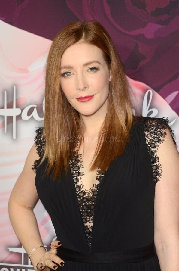 LOS ANGELES - JAN 13:  Jennifer Finnigan at the Hallmark Channel and Hallmark Movies and Mysteries Winter 2018 TCA Event at the Tournament House on January 13, 2018 in Pasadena, CA