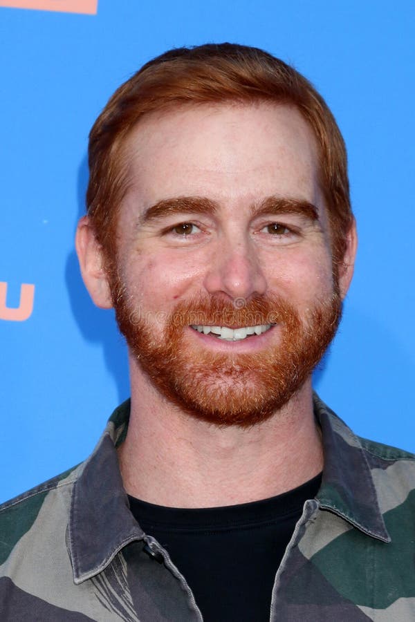 Los angeles jun 10 : andrew santino w sezonie dave dwa premierowe pokazy w greckim teatrze w dniu 10 czerwca 2021 r. w los angeles ca
