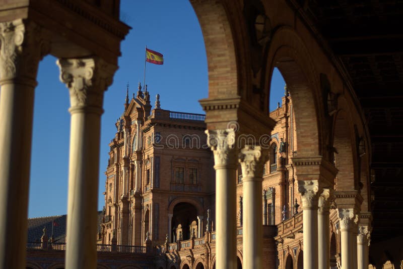 Los arcos de la Plaza estupenda De Espana, de España y de la bandera española imagenes de archivo Los arcos de la Plaza estupenda De Espana, de España y de la bandera española imagenes de archivo