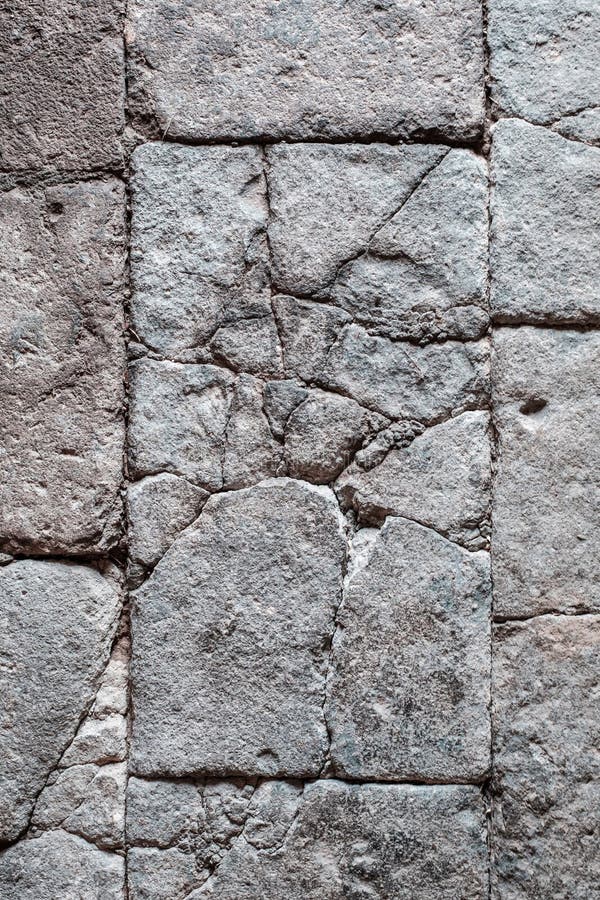 Los bloques agrietados de la piedra, antigüedad tejaron el piso/la pared de piedra con el crac imagenes de archivo Los bloques agrietados de la piedra, antigüedad tejaron el piso/la pared de piedra con el crac imagenes de archivo