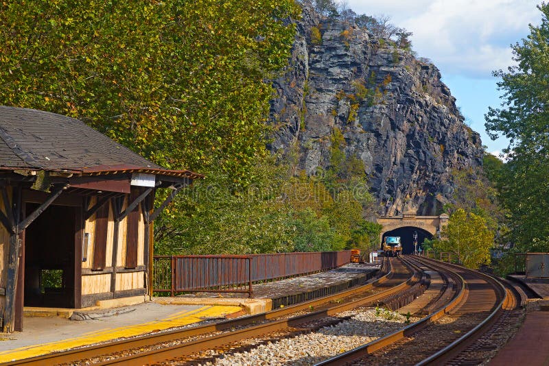 Los Harpers balsean el túnel de ferrocarril en Virginia Occidental, los E.E.U.U. fotografía de archivo Los Harpers balsean el túnel de ferrocarril en Virginia Occidental, los E.E.U.U. fotografía de archivo