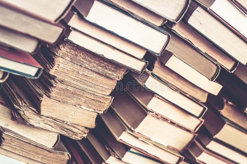 Los libros apilaron el fondo Pilas de libros viejos imagenes de archivo Los libros apilaron el fondo Pilas de libros viejos imagenes de archivo