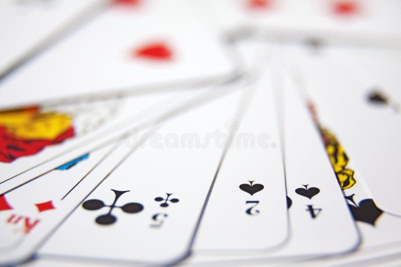 Los naipes están en una pila después de trucos de cartas imagen de archivo Los naipes están en una pila después de trucos de cartas imagen de archivo